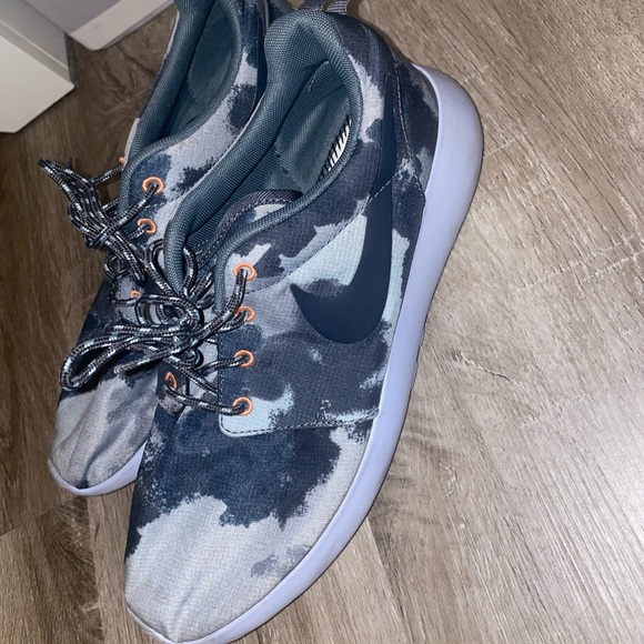 Nike blue camouflage sneaker - Picture 1 of 2